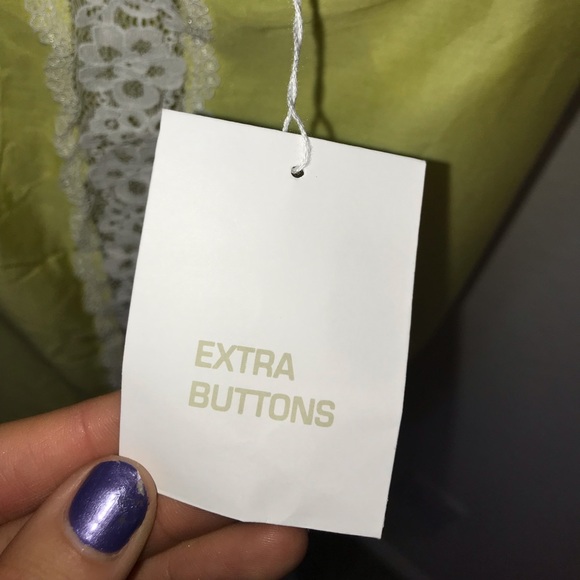 Victoria’s Secret Yellow Cami Slip - size M - Picture 3 of 5